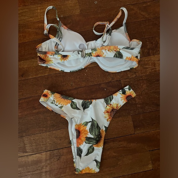 Kamoni Bikini Set - Picture 2 of 2